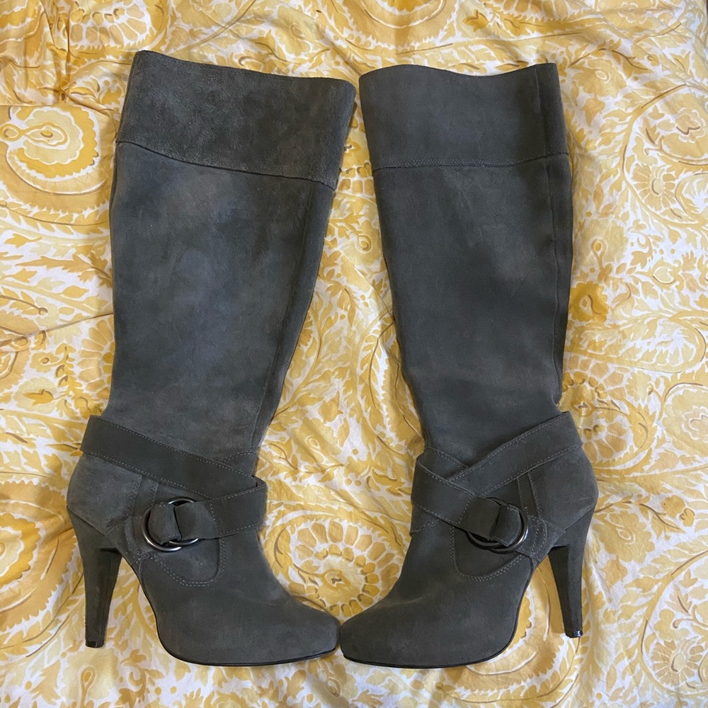 Steve Madden suede boots with buckle